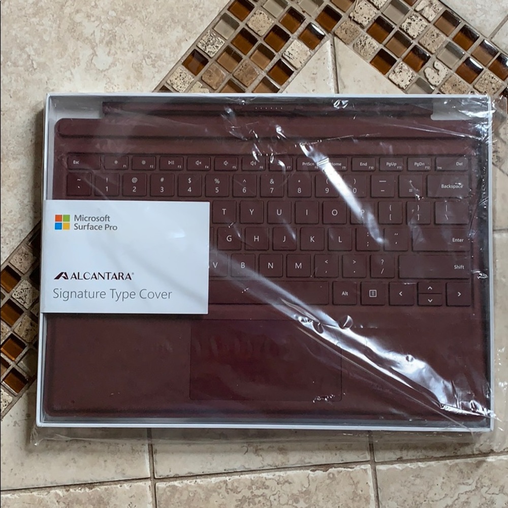 Microsoft signature type cover maroon